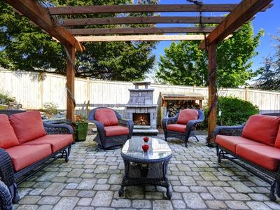 Stwórz idealną przestrzeń na zewnątrz: Jak wybrać wygodne meble na patio